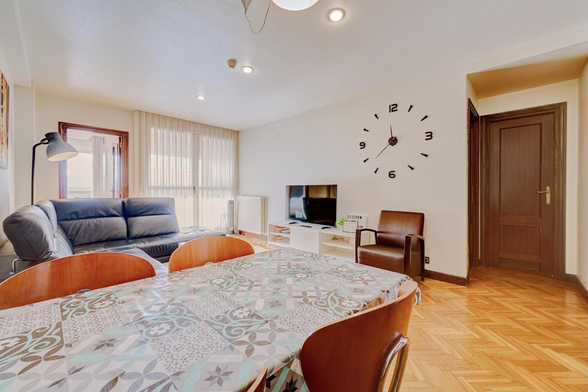 Mendebaldea Hospitales Premium Apartamento Pamplona