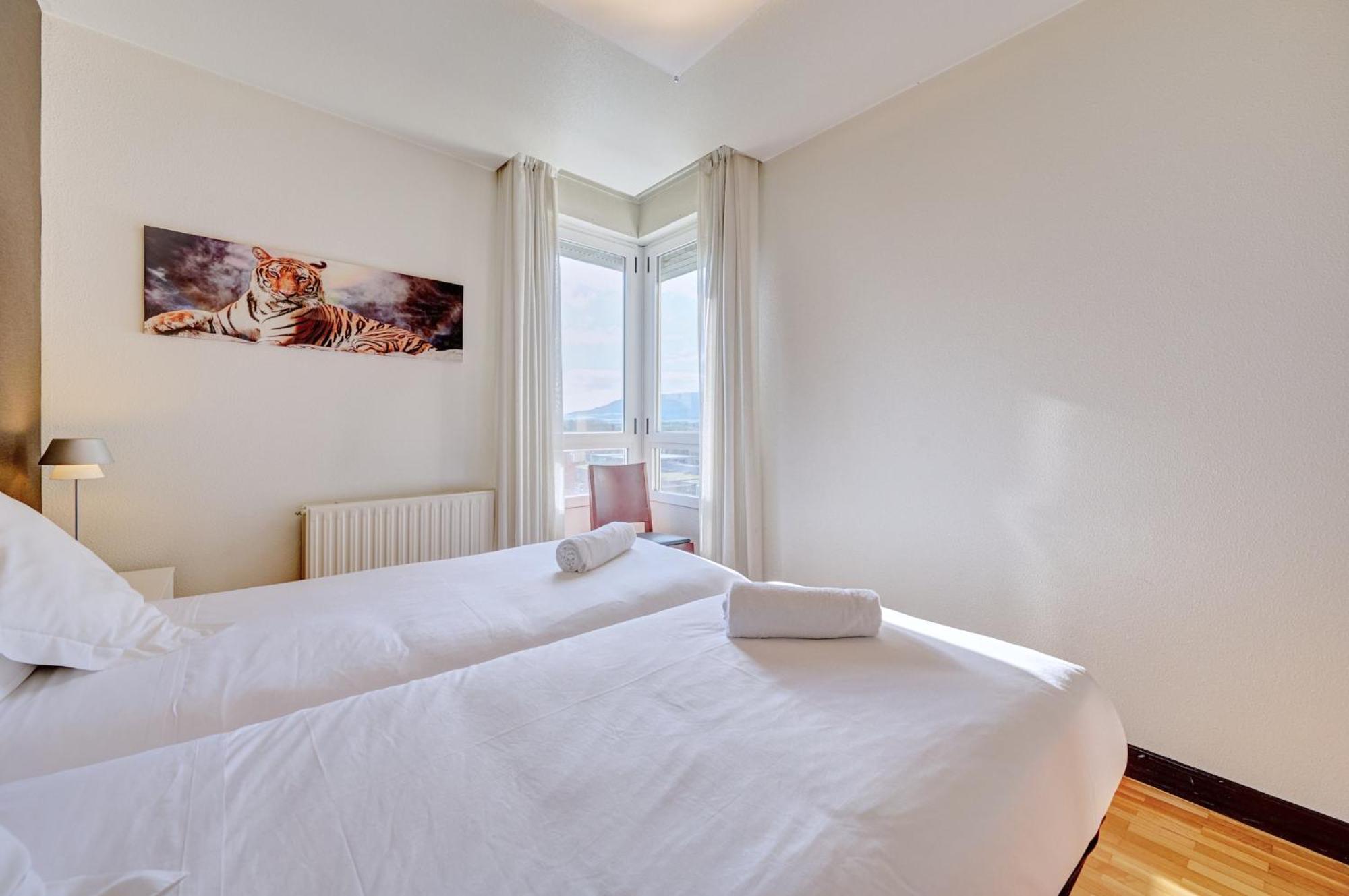 Mendebaldea Hospitales Premium * Pamplona